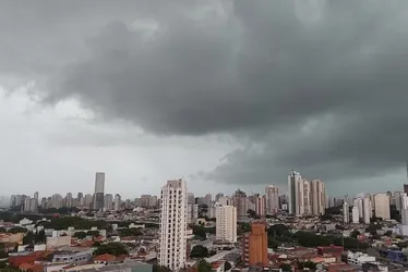 
			
				Com novas chuvas previstas, SP registra 23 mil imóveis sem energia
			
			