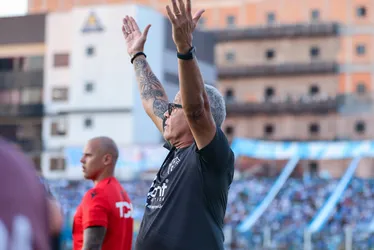 
				Contratado pelo CRB, Hélio dos Anjos deixou Paysandu após jejum de nove jogos sem vencer
			
			
