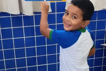 
			
				Criança de cinco anos morre após ser atingida por bala perdida
			
			
