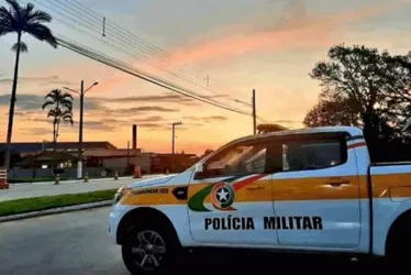
			
				Criança morre após ser esquecida dentro de carro; polícia investiga
			
			