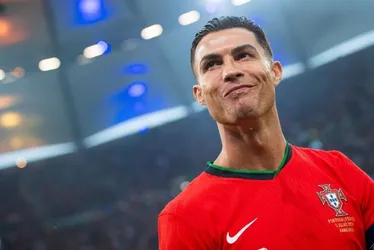 
			
				Cristiano Ronaldo alcança marca curiosa em aniversário de pai morto
			
			