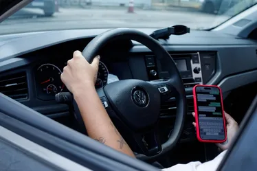 
			
				AL registra mais de 9 mil infrações pelo uso de telefone celular ao volante
			
			