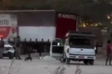 
			
				Durante conserto, cabine se solta de carreta e trabalhador morre atropelado no Sertão de AL
			
			