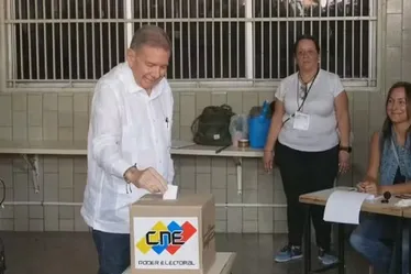 
			
				Edmundo González deixa a Venezuela rumo à Espanha após pedir asilo político
			
			