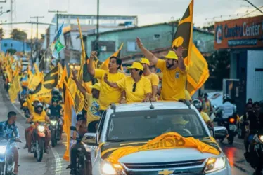 
			
				Eleitores são atropelados por carro que transportava prefeito eleito
			
			