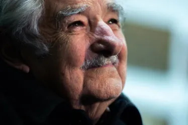 
			
				Em tratamento contra o câncer, uruguaio Mujica passa por cirurgia
			
			