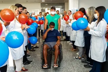 
			
				Emoção marca alta de 1º paciente submetido a transplante renal no Hospital do Coração Alagoano
			
			