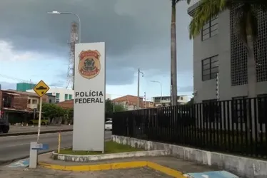 
			
				Delegado é preso pela PF por prejudicar investigação de morte de empresário
			
			