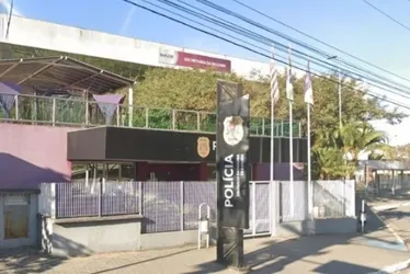 
			
				Ex-companheiro mata casal a facadas em via pública e foge
			
			