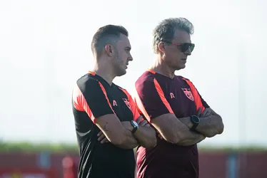 
			
				Executivo de futebol Thiago Paes se despede do CRB e afirma que sai de cabeça erguida
			
			