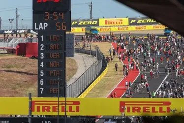 
			
				FIA multa GP dos EUA em R$ 3,6 milhões por invasão de fãs na pista
			
			