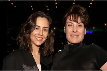 
			
				Filha do Faustão faz rara aparição com a mãe em show do Silva em São Paulo
			
			