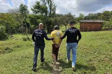 
			
				Foragido de PE é preso em AL após matar vizinho a facadas por ciúmes
			
			