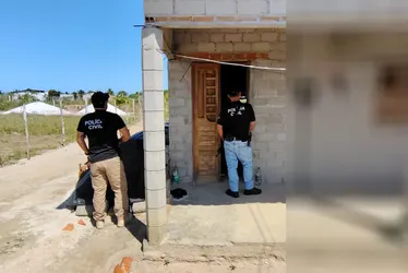 
			
				Foragido há mais de 14 anos é preso por tentar matar tia idosa com espingarda
			
			