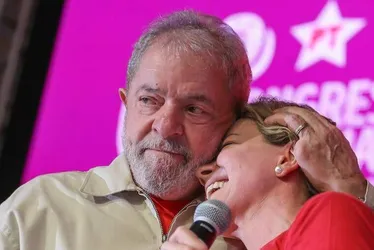 
			
				Gleisi aposta em reforma e cava cargo de ministra
			
			