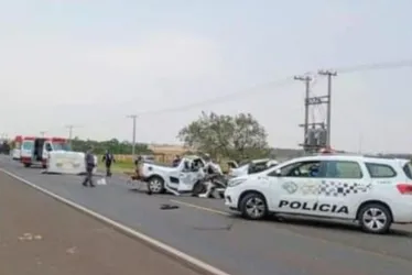 
			
				Grávida morre em acidente entre ambulância e carro
			
			