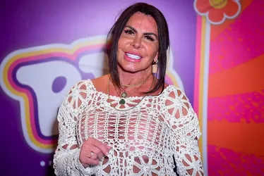 
			
				Gretchen dá folga pro sutiã ao usar look de crochê vazado em premiação
			
			