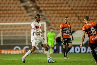 
			
				Hélio admite cobrança pesada e critica arbitragem na vitória do CRB: 'Me assustou'
			
			