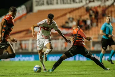 
			
				Hélio admite cobrança pesada e critica arbitragem na vitória do CRB: 'Me assustou'
			
			