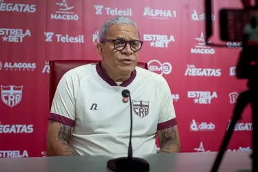 
			
				Hélio dos Anjos afirma satisfação com o elenco: 'eu tenho que enaltecer'
			
			