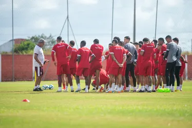 
			
				Hélio dos Anjos dá o tom no CRB e avisa: “Quem não quiser, vai para fora”
			
			