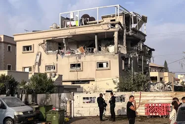 
			
				Hezbollah ataca cidade israelense com foguetes e deixa 11 feridos
			
			