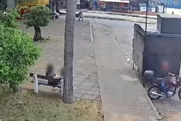 
			
				Homem é investigado por se masturbar perto de escola
			
			