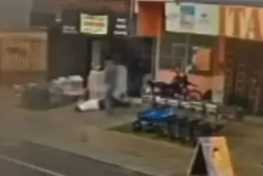 
			
				Homem é morto a tiros por ex-companheiro da namorada
			
			