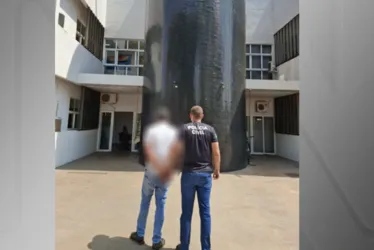 
			
				Homem é preso por estuprar mulher após ela bater no carro dele
			
			