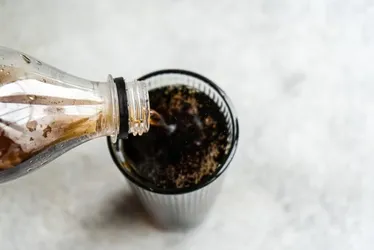 
			
				Homem fica 10 anos tomando apenas refrigerante: 'Parei de beber água'
			
			