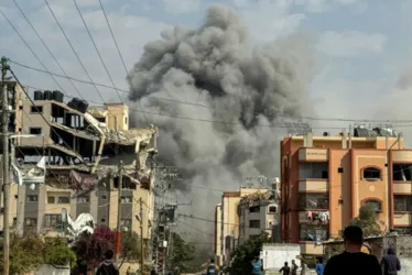 
			
				Israel bombardeia Líbano e Gaza em meio a pressão dos EUA por cessar-fogo
			
			