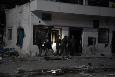 
			
				Israel prende 100 integrantes do Hamas em hospital de Gaza.
			
			