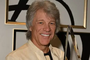 
			
				Jon Bon Jovi ajuda a salvar mulher em ponte nos EUA
			
			