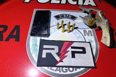 
			
				Jovem é preso após atirar em policiais militares durante abordagem em Arapiraca
			
			