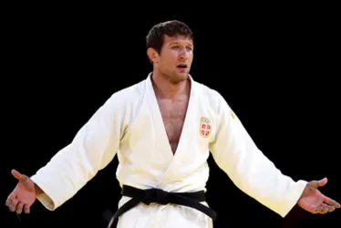 
			
				Judoca é suspenso por fazer sinal da cruz em luta nas Olimpíadas
			
			