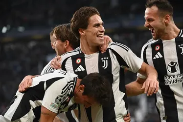 
			
				Juventus domina e vence o PSV com facilidade na estreia da Champions
			
			