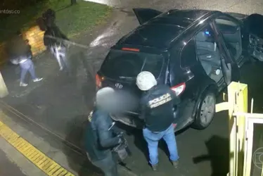 
			
				Ladrões disfarçados de PF e R$ 14 milhões: vídeos do maior assalto do RS
			
			