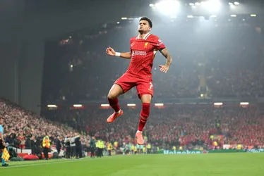 
			
				Liverpool atropela Bayer Leverkusen e assume liderança da Champions League
			
			