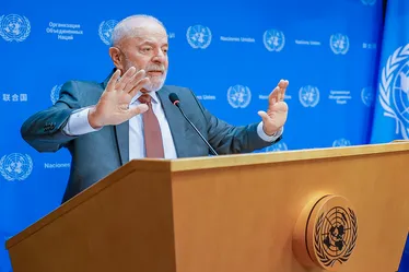 
			
				Lula mergulha em palanques do 2º turno e privilegia cidades com chances de vitória
			
			