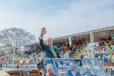 
			
				Lula participa do desfile de 7 de Setembro em Brasília
			
			