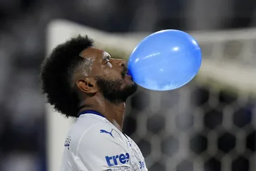
			
				Malcom e Lodi marcam, e Al-Hilal vence a quinta seguida no Campeonato Saudita
			
			
