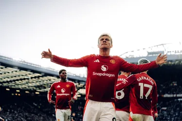 
				Manchester United vira sobre Brentford com golaços e alivia pressão sob Erik ten Hag
			
			