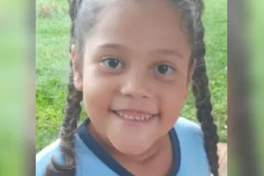 
			
				Menina de 8 anos morre após reação à picada de aranha
			
			