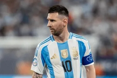 
			
				Messi 'está disponível' para voltar a jogar após dois meses, diz técnico Gerardo Martino
			
			