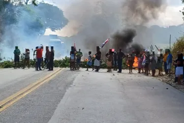 
			
				Moradores de assentamentos voltam a protestar na BR-101 contra ordem de despejo
			
			