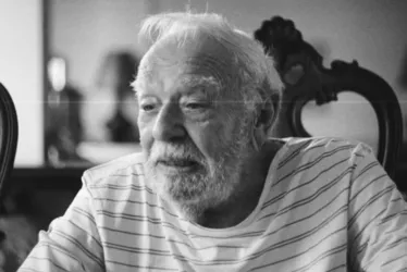 
			
				Morre o ator Emiliano Queiroz, aos 88 anos, no Rio de Janeiro
			
			