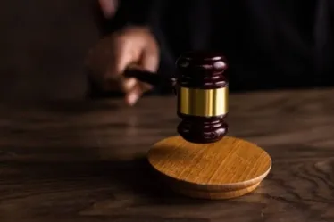 
			
				“Morre queimada, bruxa”: homem é condenado por matar mulher cruelmente
			
			