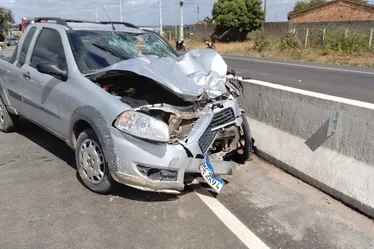 
			
				Motociclista morre após cruzar rodovia em manobra proibida e colidir com carro
			
			