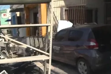 
			
				Motorista passa mal e colide carro com móveis de loja no Centro de Maceió
			
			