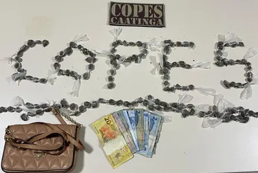 
			
				Mulher é presa em flagrante com 141 trouxinhas de maconha
			
			